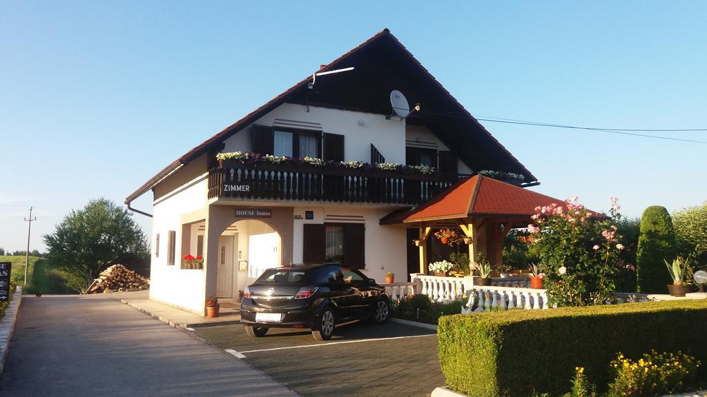 Guesthouse Tomas Catrnja Exterior photo